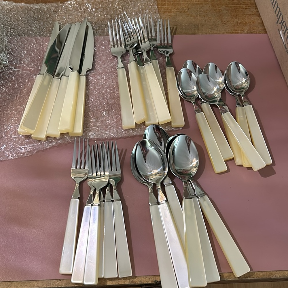 Service for 6 Flatware 30 piece Cambridge Silversmiths